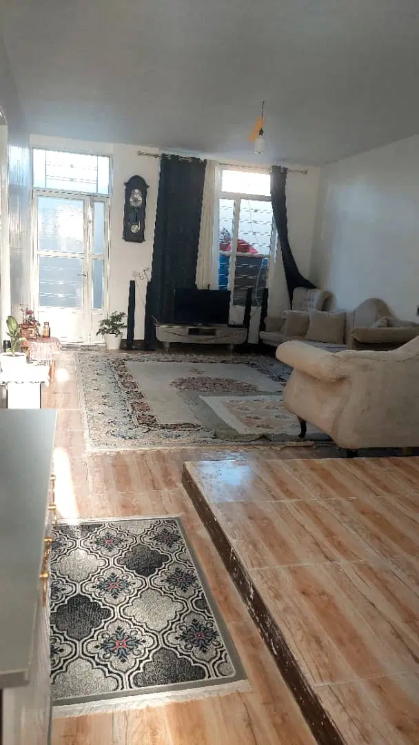 منزل طبقه همکف ورودی مستقل همراه پارکینگ مستقل