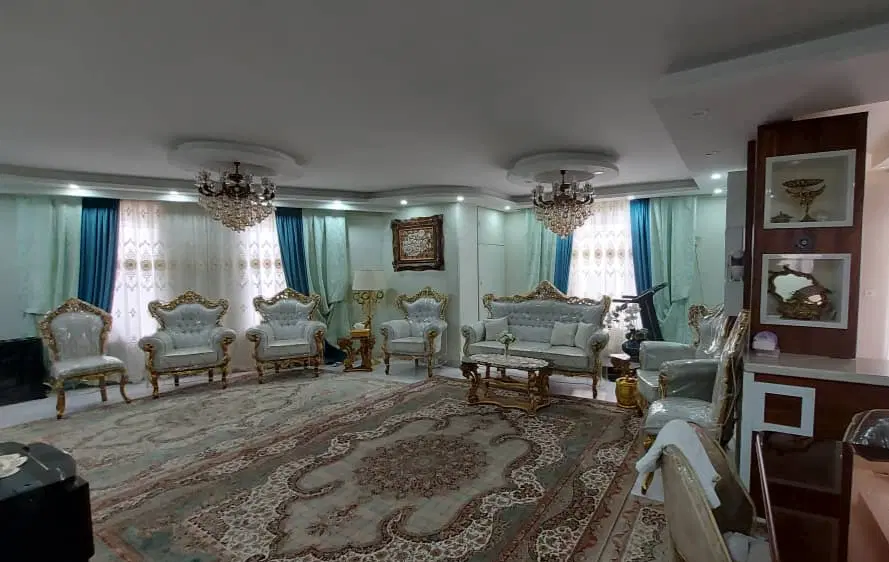 آپارتمان ۱۱۸متری  دو بر ،رو به نما غرق نور
