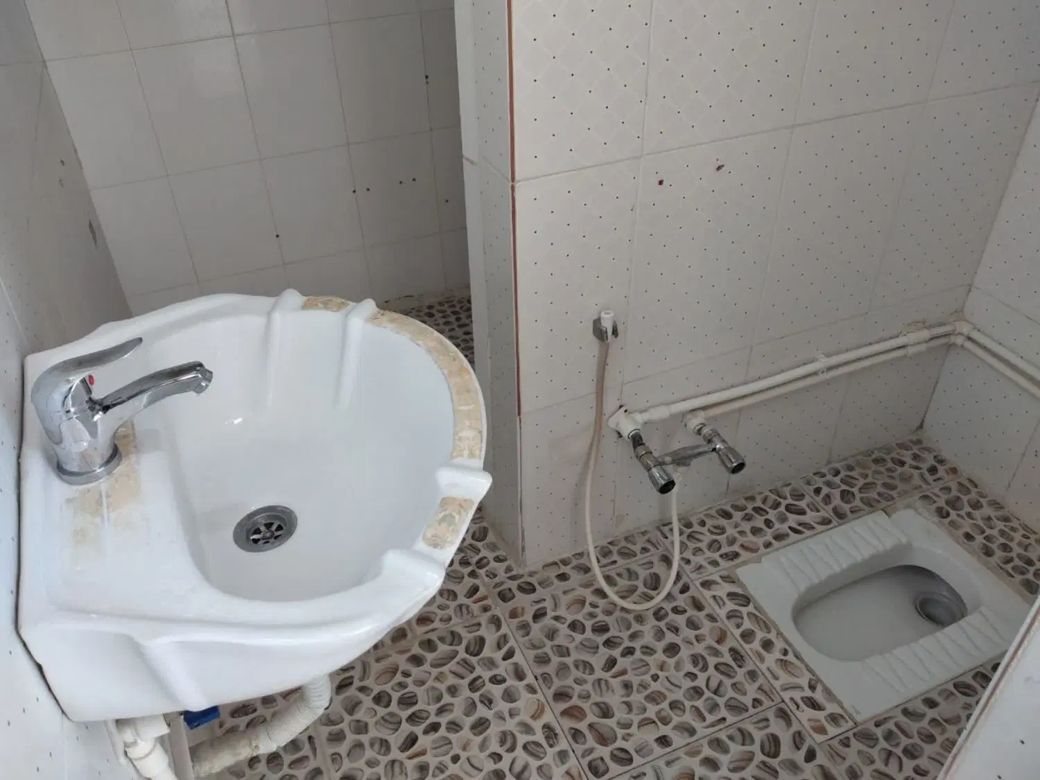 اجاره طبقه بالا (دره گرم بوستان یک _ وسط کوچه)