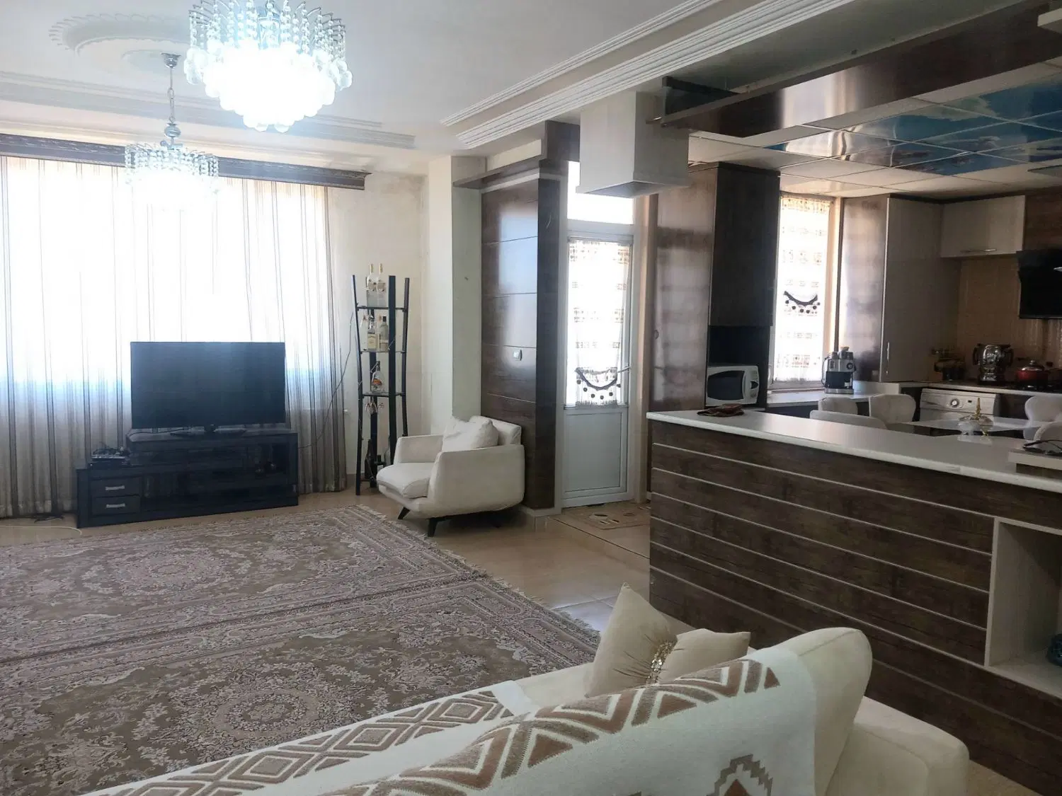 فروش طبقه تفکیکی واقع در ویلاشهر نزدیک خیابان اصلی