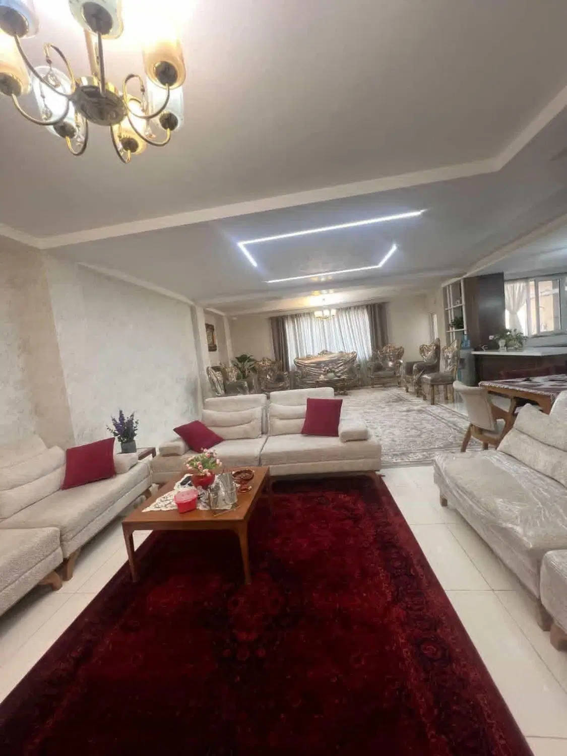 منزل مسکونی یک طبقه از یک طبقه سه خواب ۱۹۰ متری