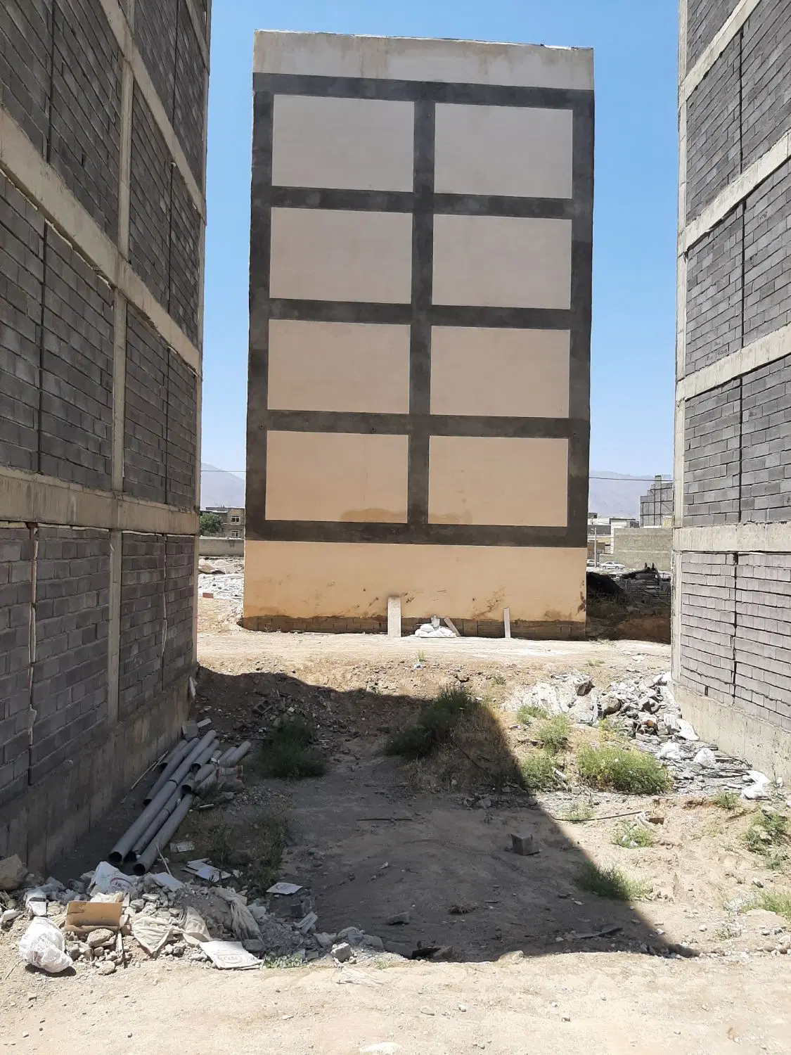 ۲۰۰ متر زمین با پروانه ساخت