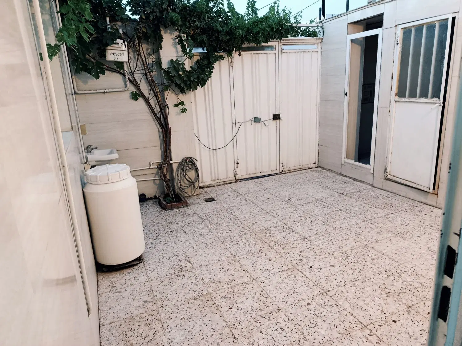 خانه ۱۰۰ متری ویلایی ، فول امکانات