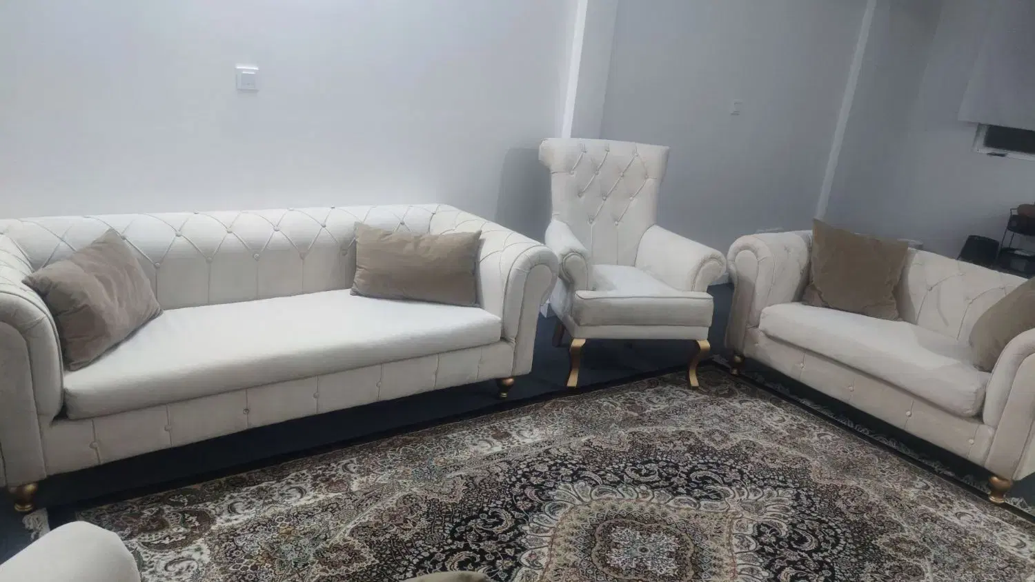 ۹۲متر دوطبقه و نیم با ۹ متر تجاری صالحیه