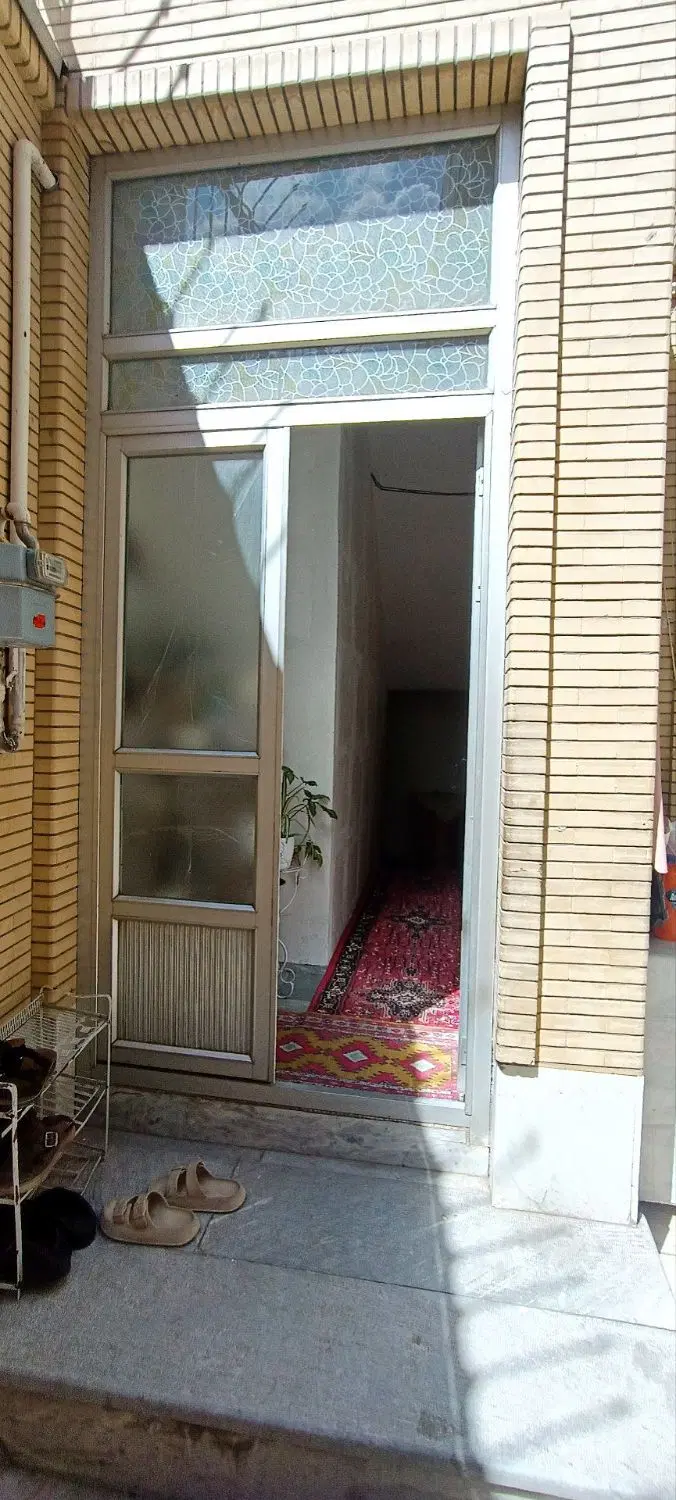 حیاط در شکللی