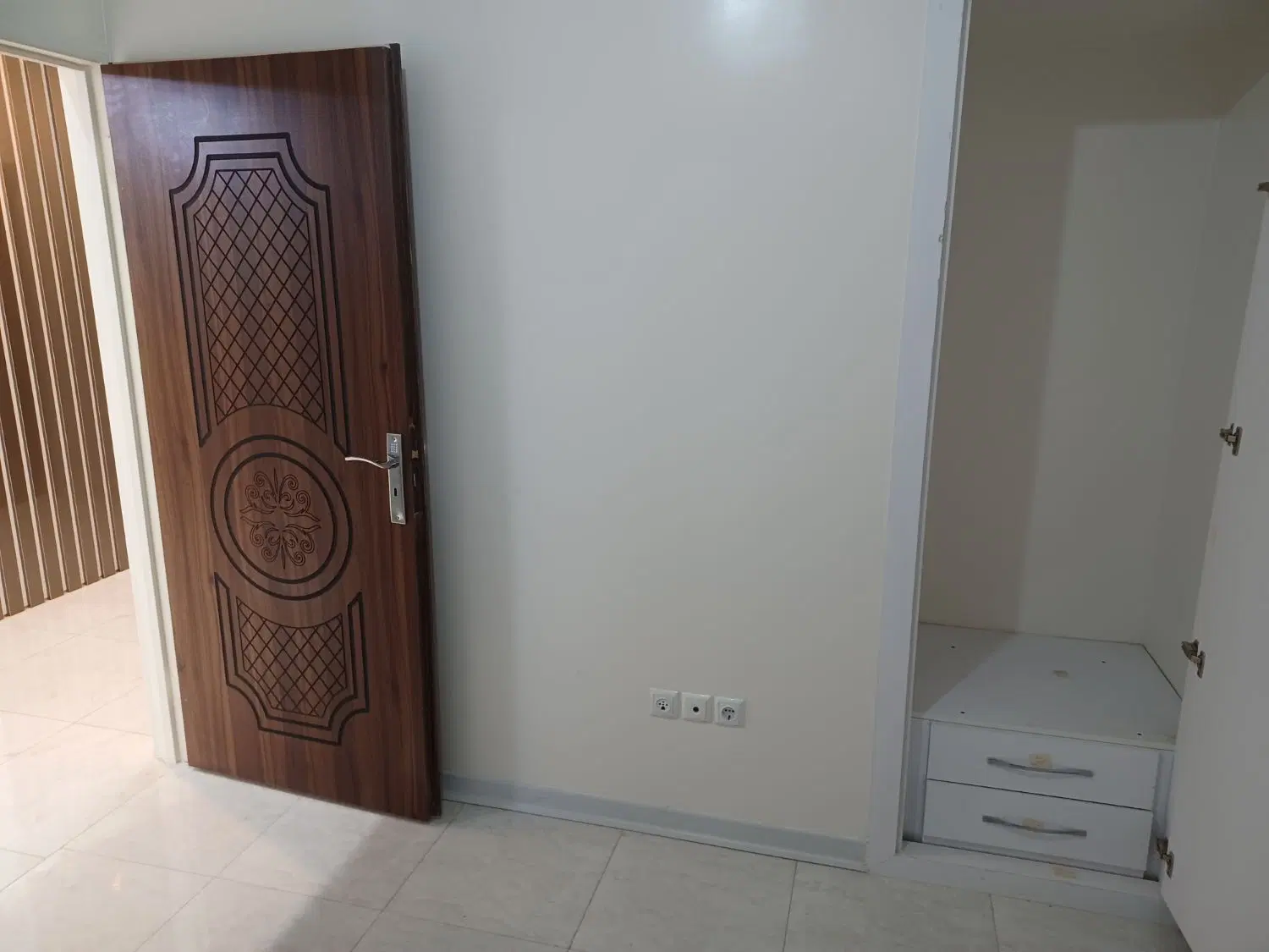 آپارتمان ۸۰ متری دو سال ساخت طبقه همکف