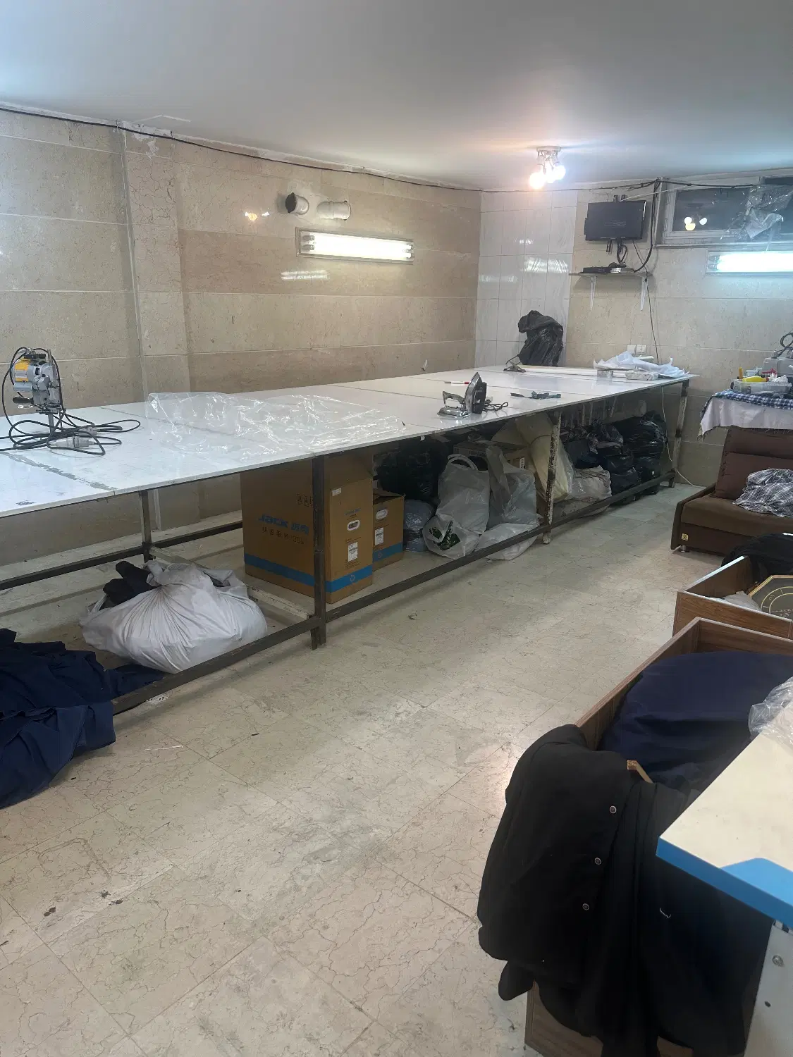 اجاره کارگاه پوشاک با وسایل