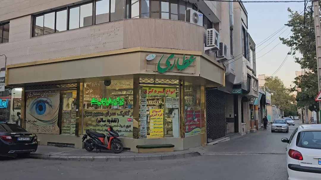 مغازه ۳۸ متری تجاری دائم(دو ممر و مقابل پارک)