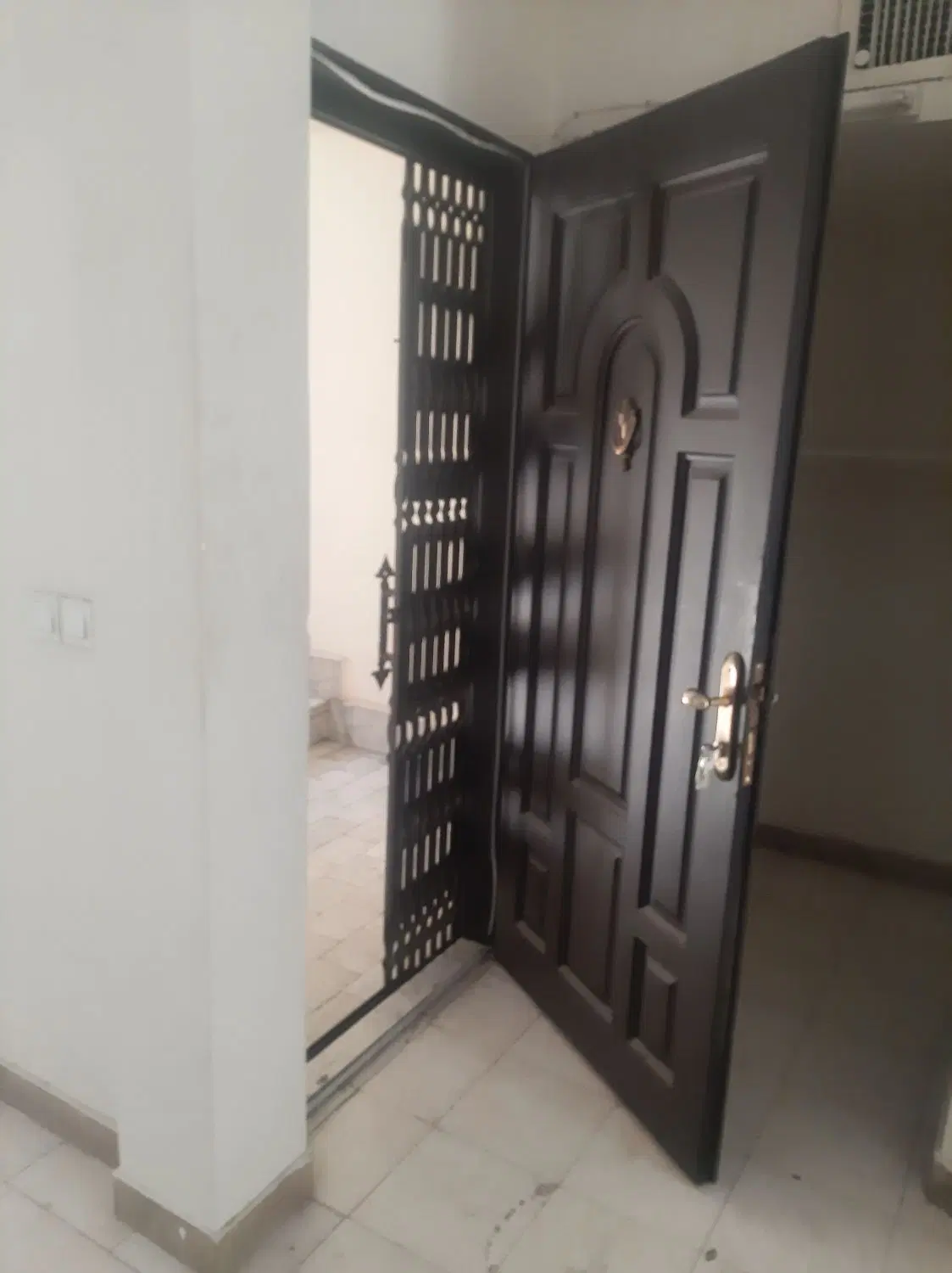 ۱۱۰متر جنب مترو سرباز وطن