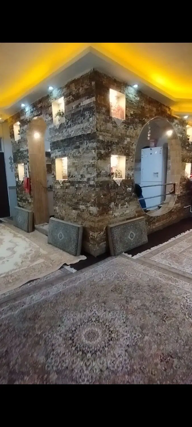 ساختمان دوطبقه دو نبش..