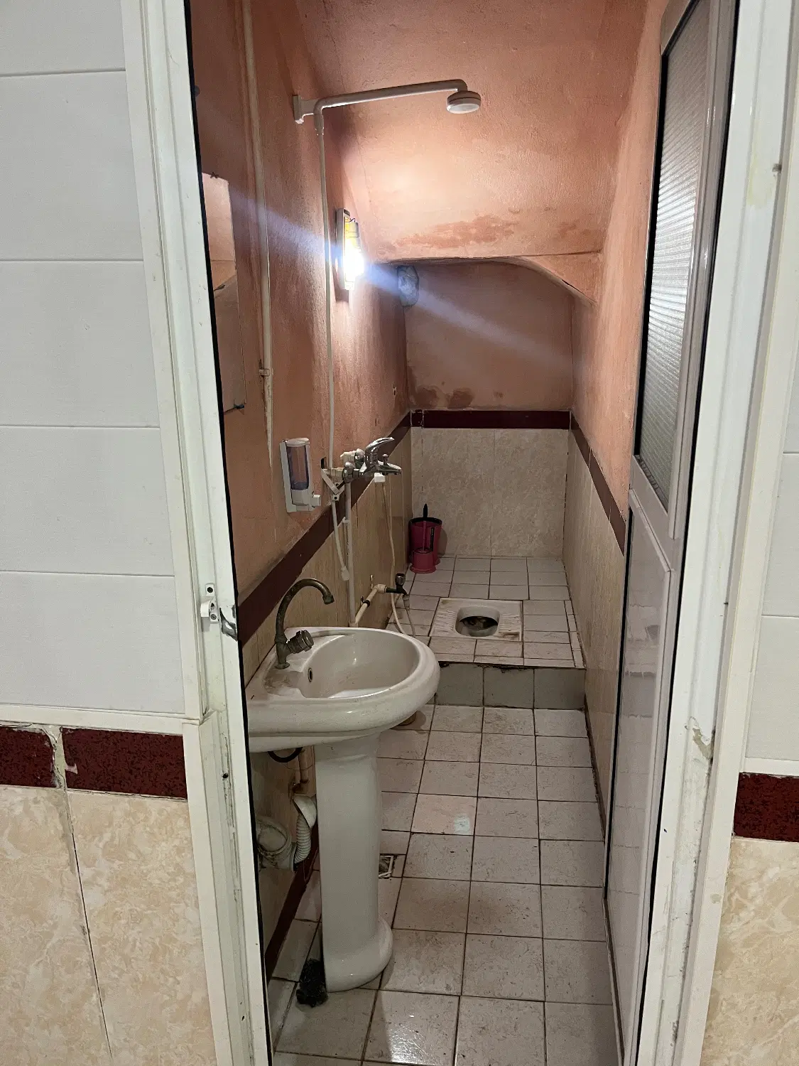 اجاره ۱۵۰ متر زیرزمین برخیابان کارشناسان
