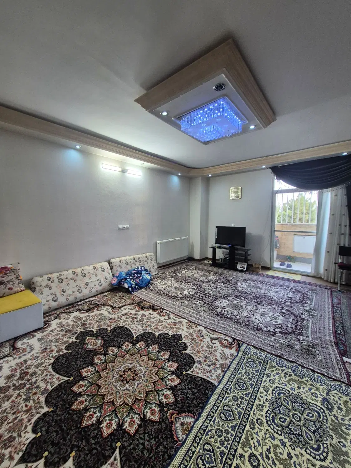 آپارتمان ۹۰ متر روبه افتاب