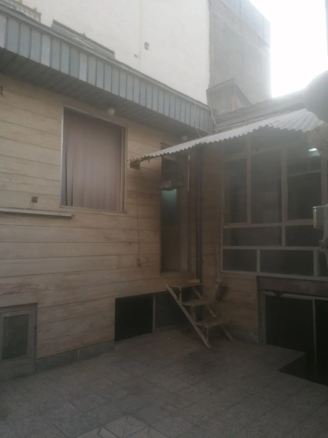 ویلایی داخل کوچه 1متری