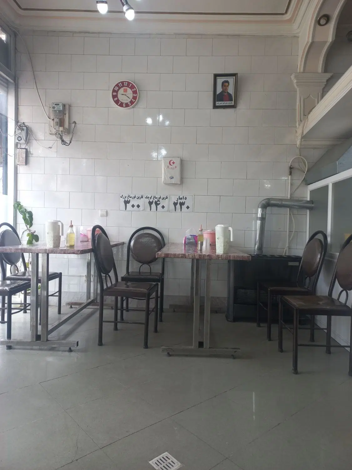مغازه بر خیابان اصلی