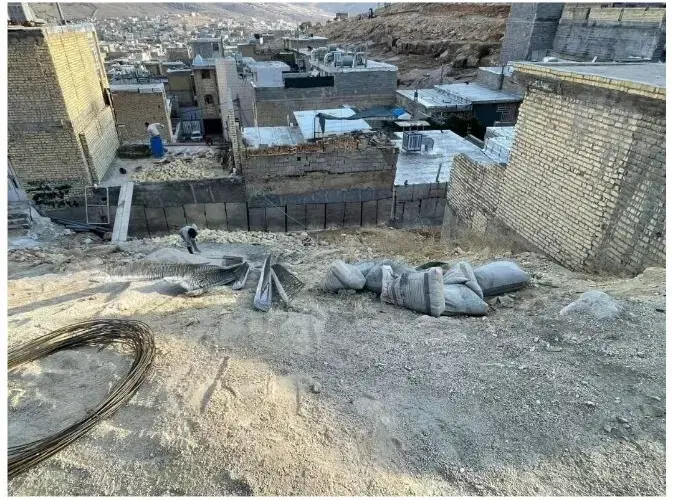 زمین ۱۰۰ متری