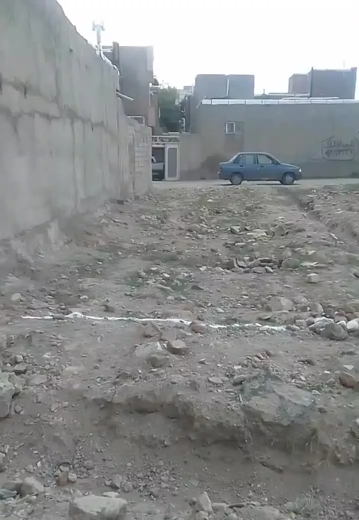 زمین ۱۰۰متری مابین وحدت صعید صدردین