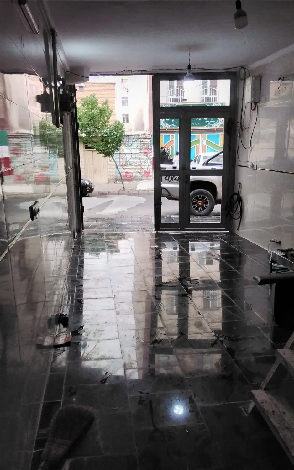 فروش خانه ویلایی ۶۵ متر با ۲۲متر مغازه وپارکینگ