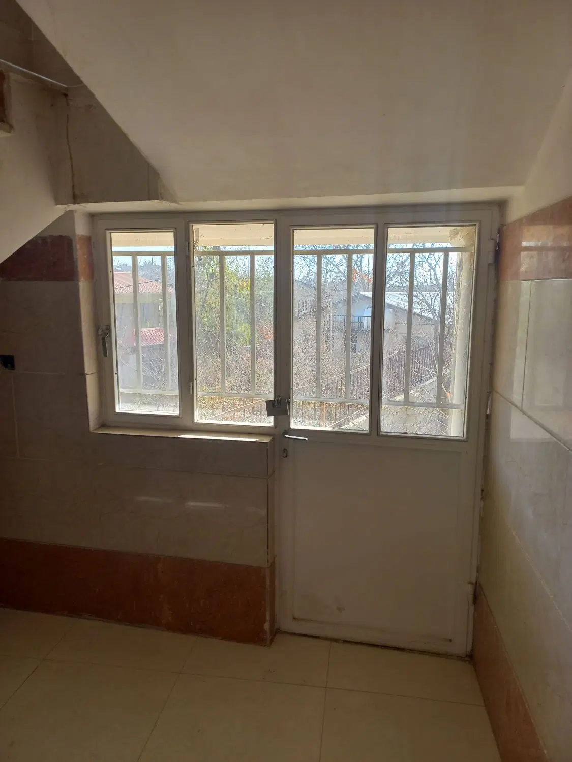 رهن واجاره واحد انباری ۱۰۰ متری کوهسارکردان