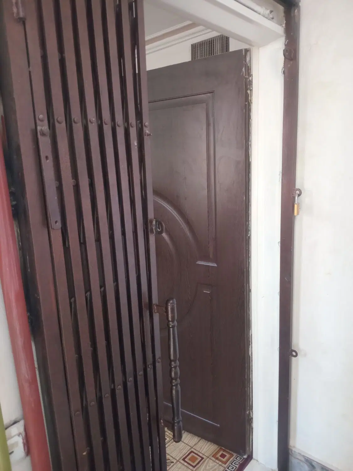 آپارتمان تک واحدی
