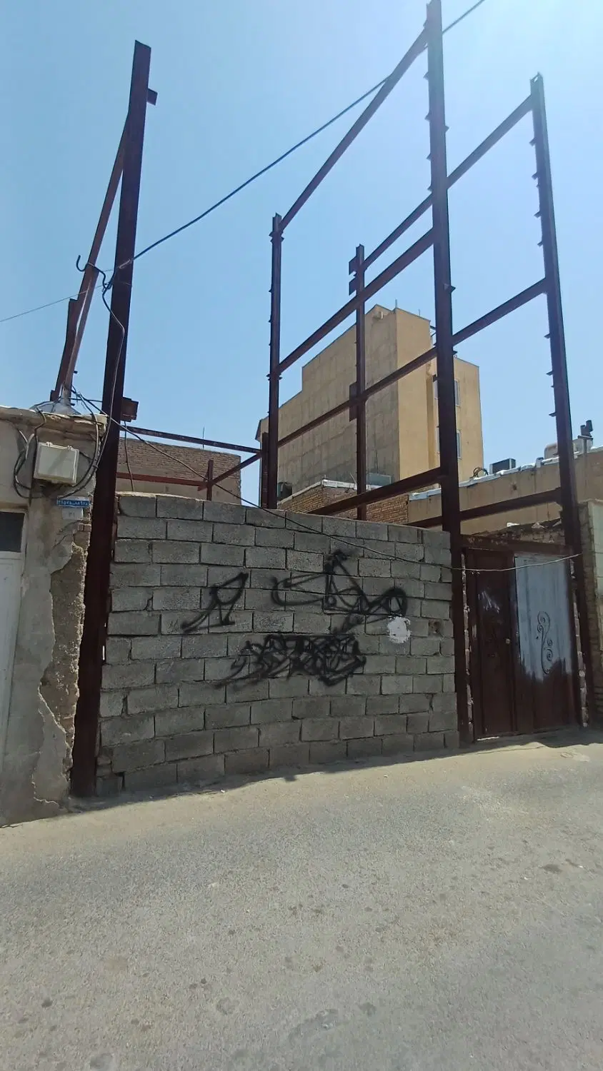 ساختمان نیمه کاره