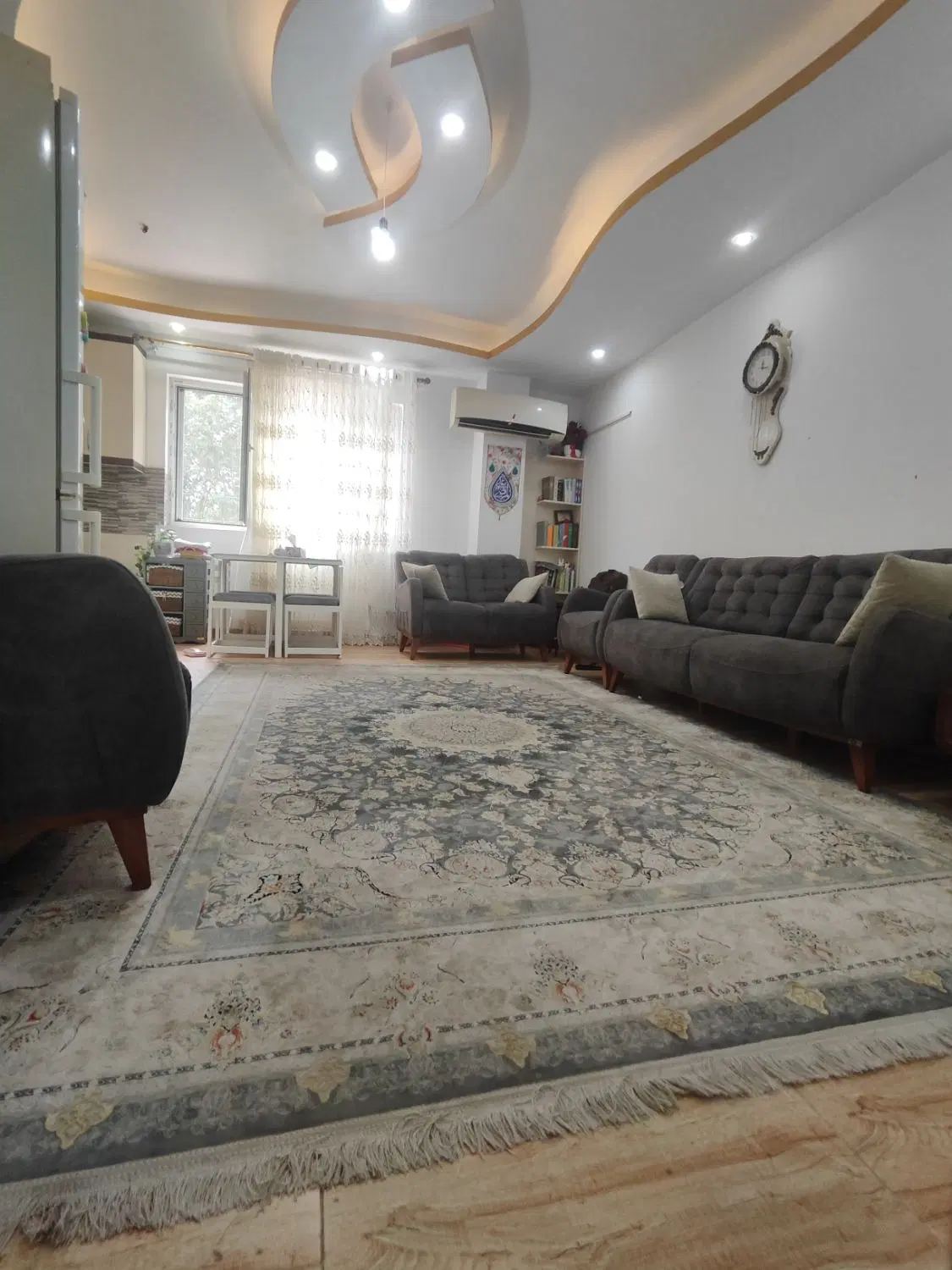 فروش واحد ۷۰ متر _ اوایل وحدت _ پارکینگ اختصاصی