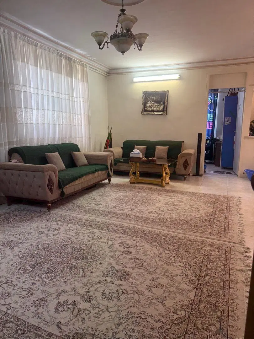 تهرانپارس میدان پروین ۱۰۱ متر طبقه اول