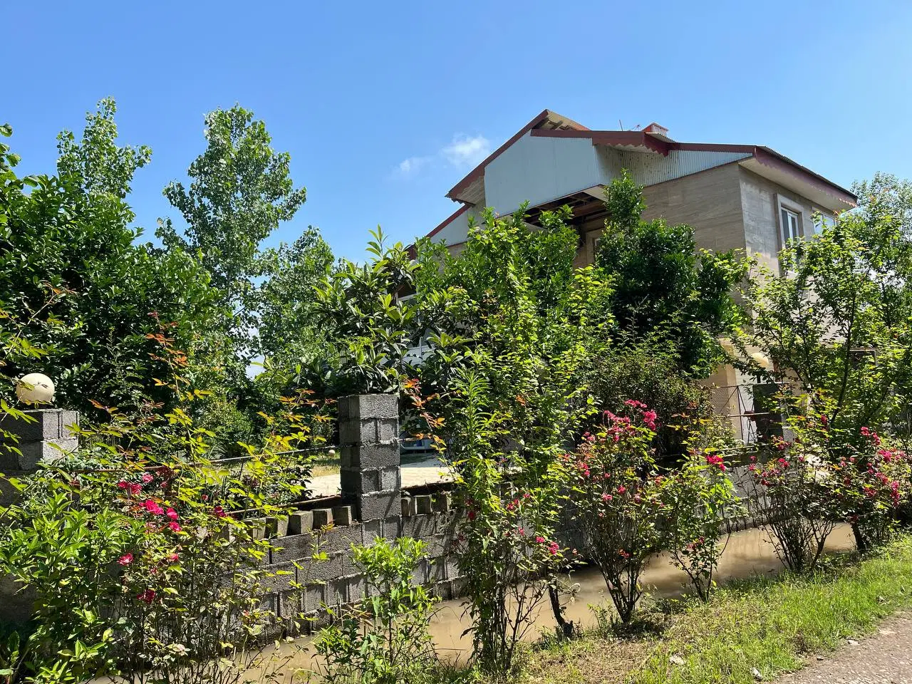 خانه ویلایی در روستای اقاسیدشریف