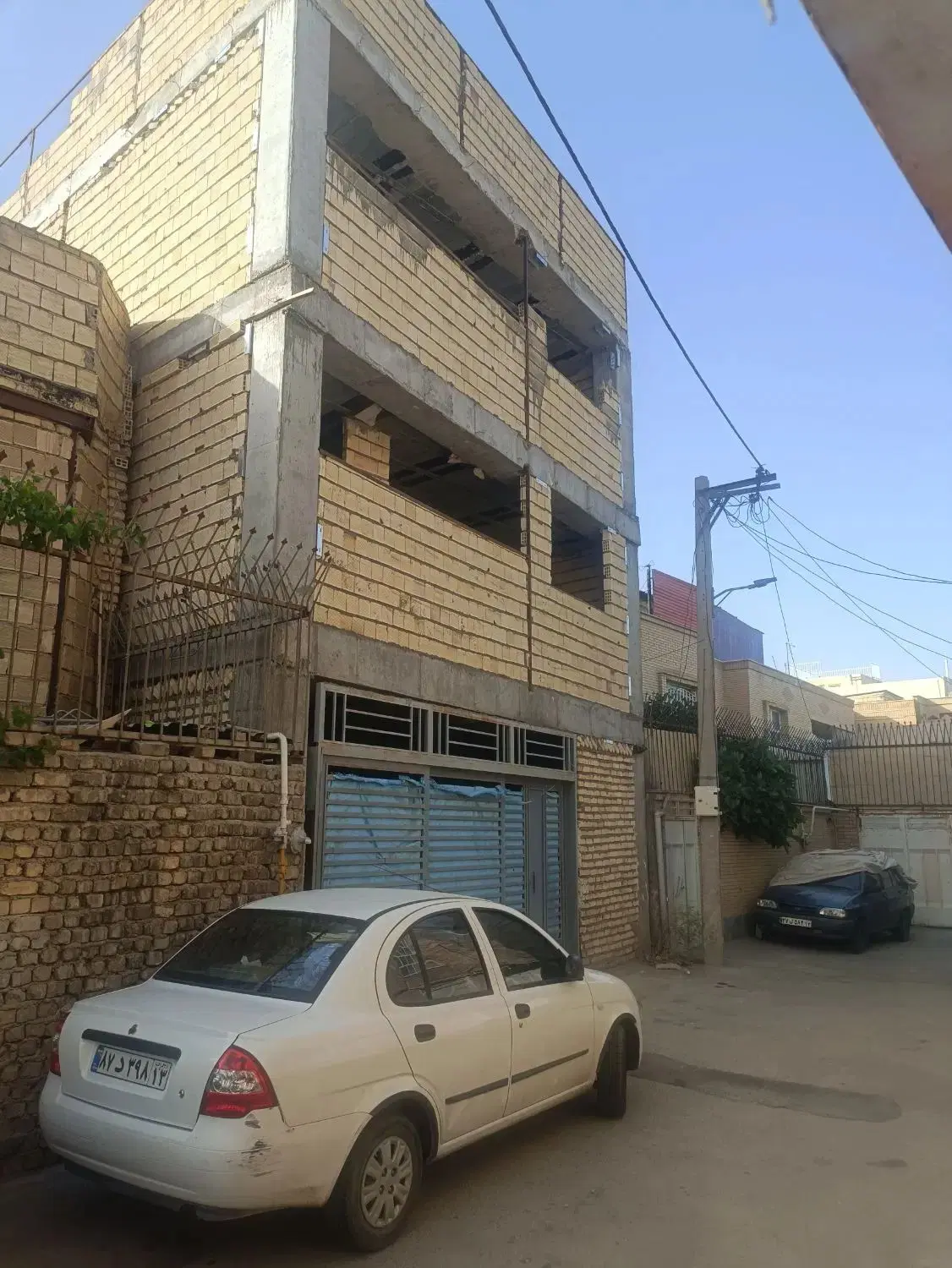 فروش منزل سه طبقه سفت کاری شده