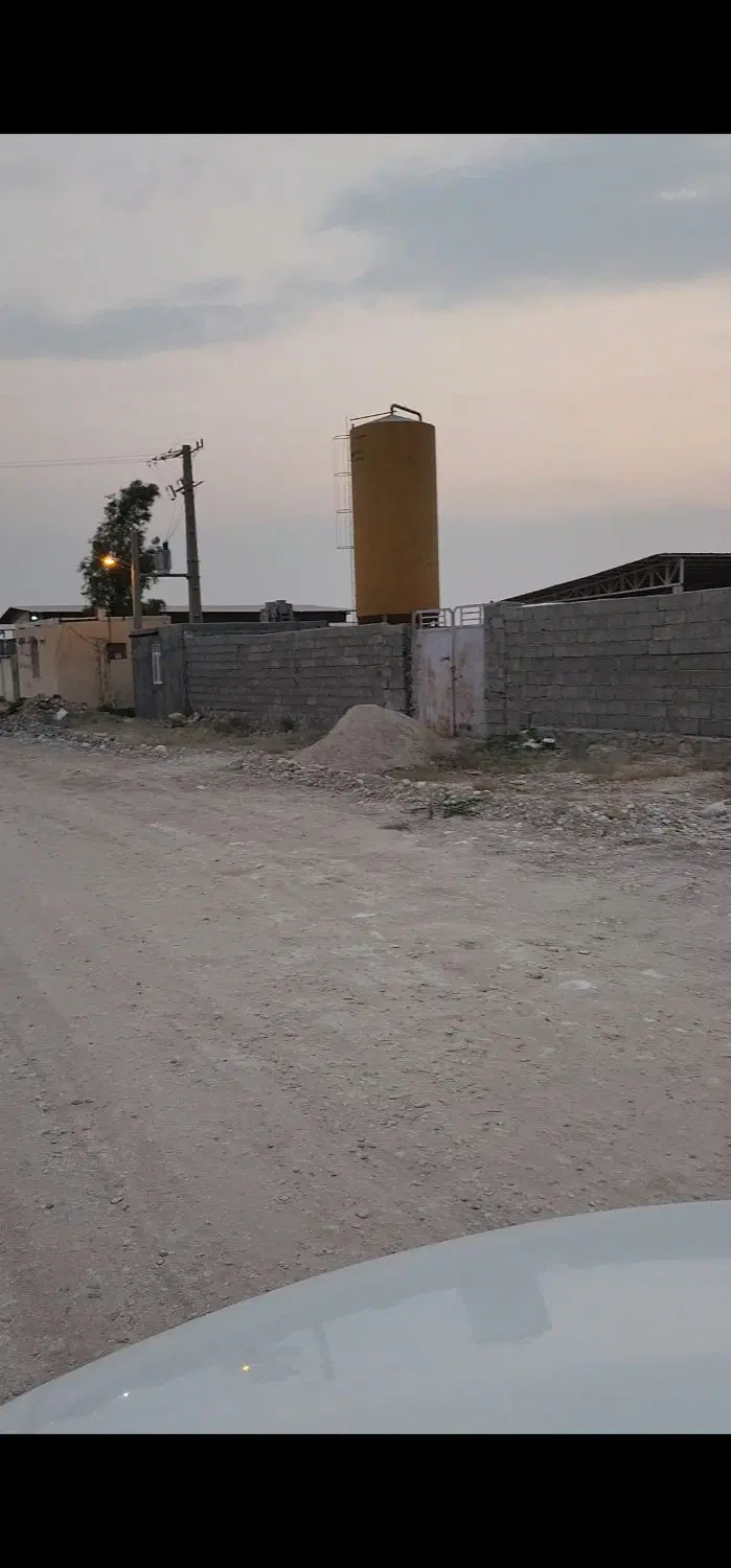 زمین خورموج.دیوار کشی