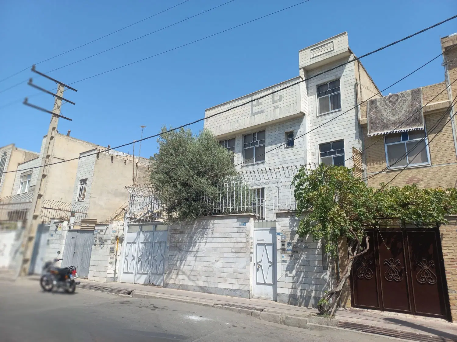 خانه ویلای 150سه طبقه خ گودرزی شمالی خ نفت