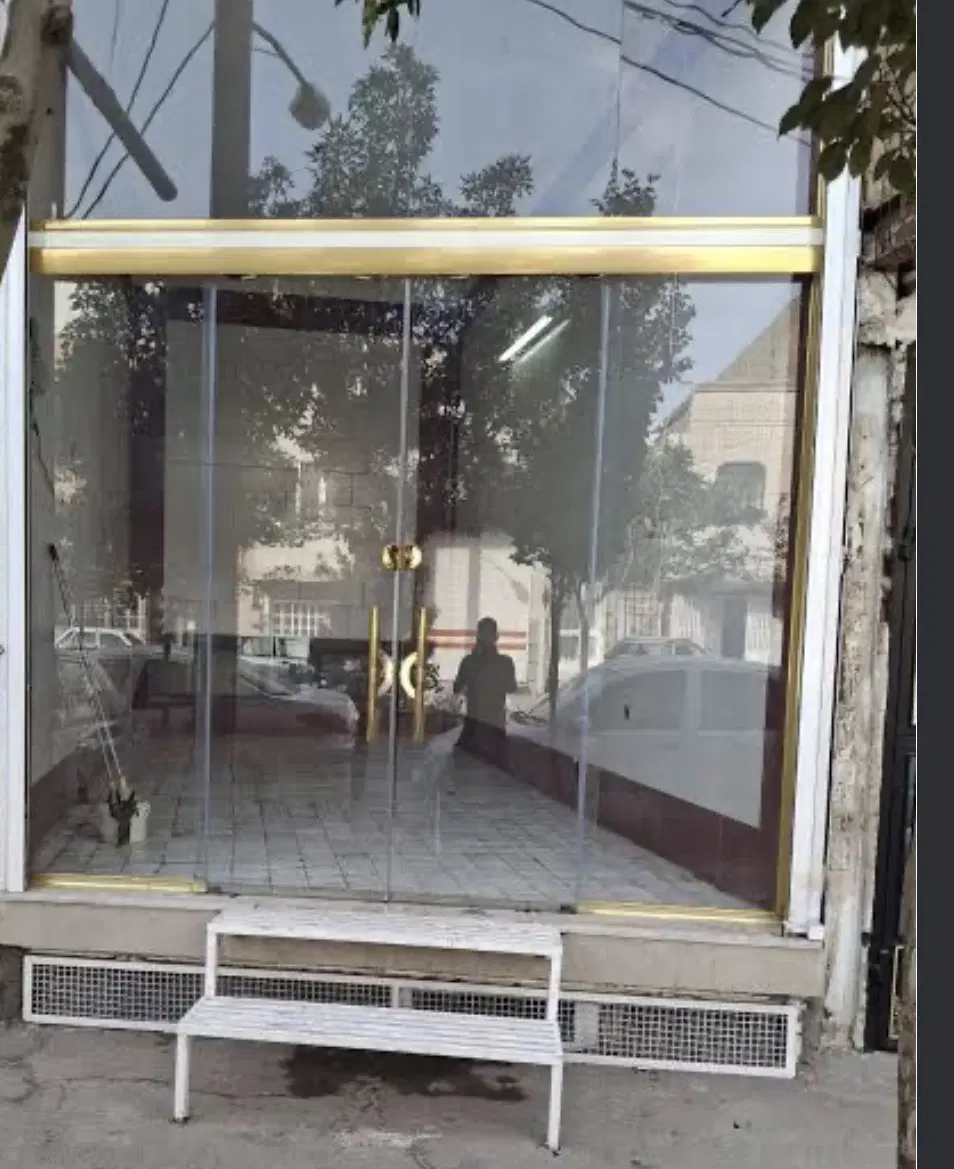 یک باب مغازه مرکز بازار