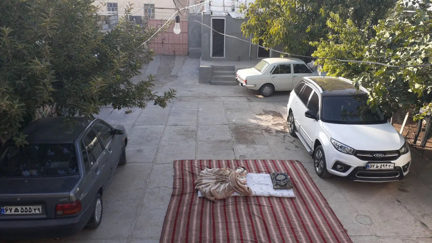 خانه ویلایی بایک باب مغازه تجاری