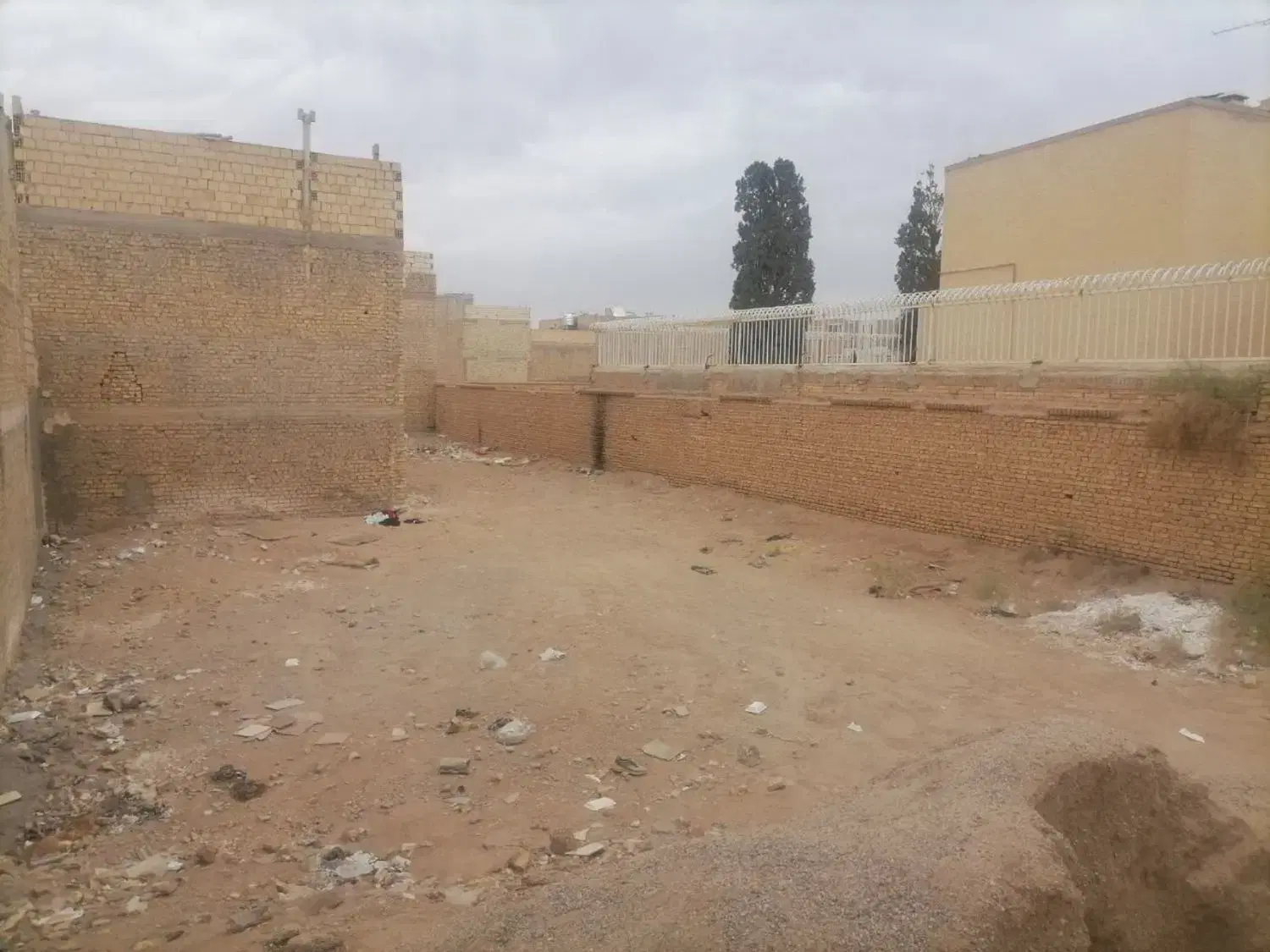زمین فروشی