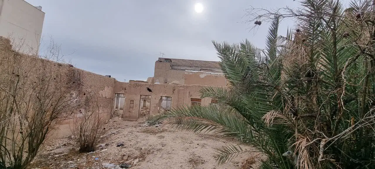 زمین ۲۶۳متری با پروانه ساخت هتل اپارتمان