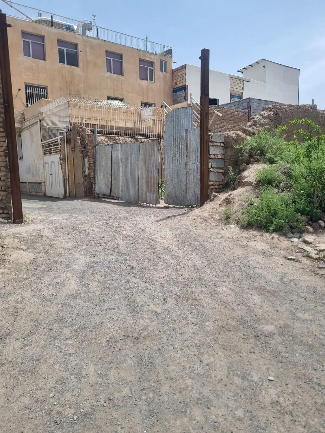 زمین فروشی