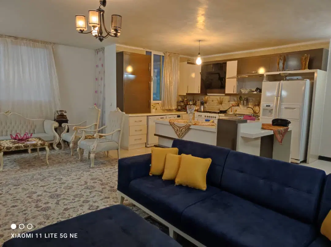 آپارتمان جنوبی غرق نور