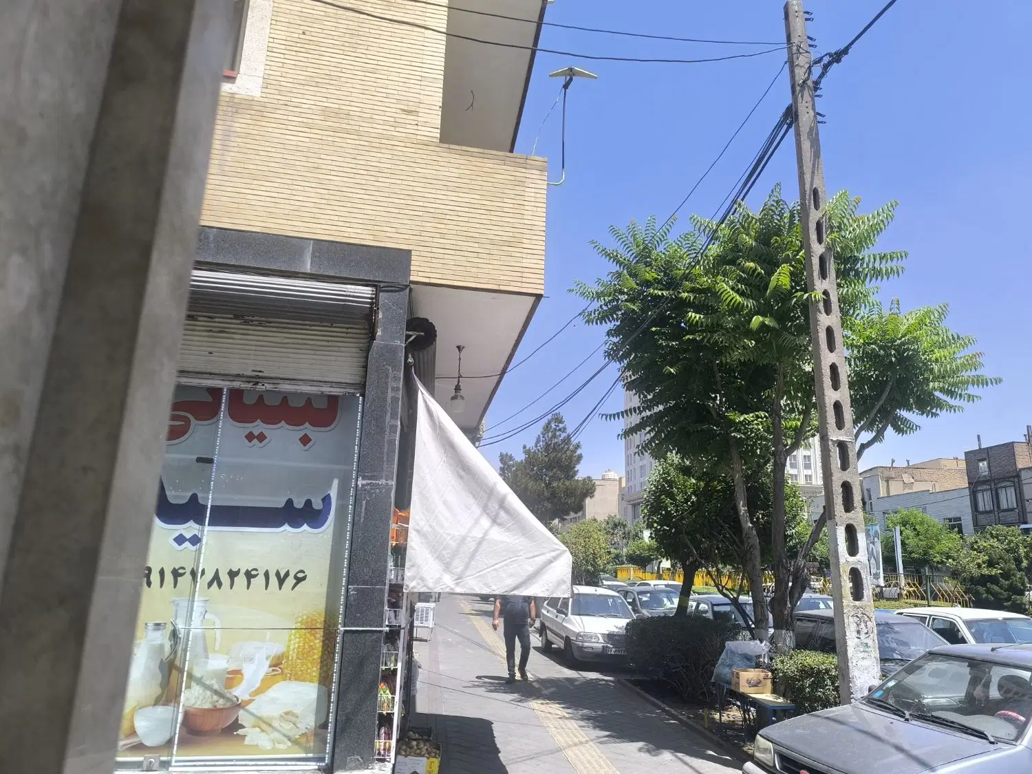 خانه با مغازه بر خیابان اصلی