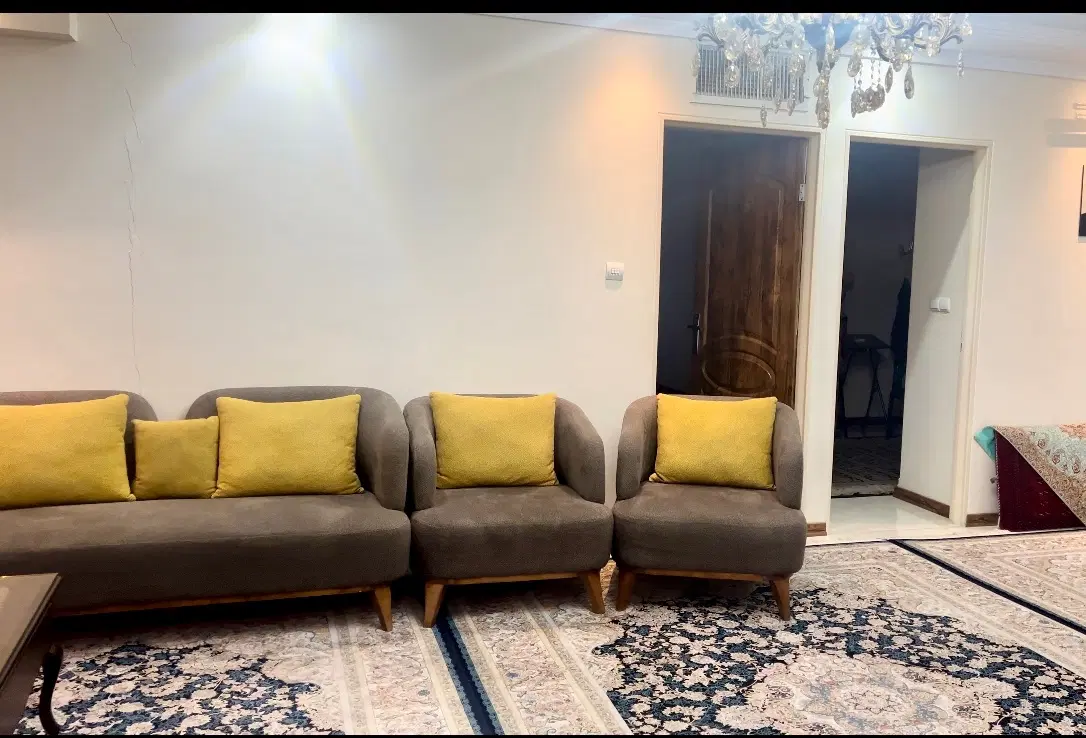واحد ۸۳ متری خوش‌نقشه با نورگیر فوق‌العاده