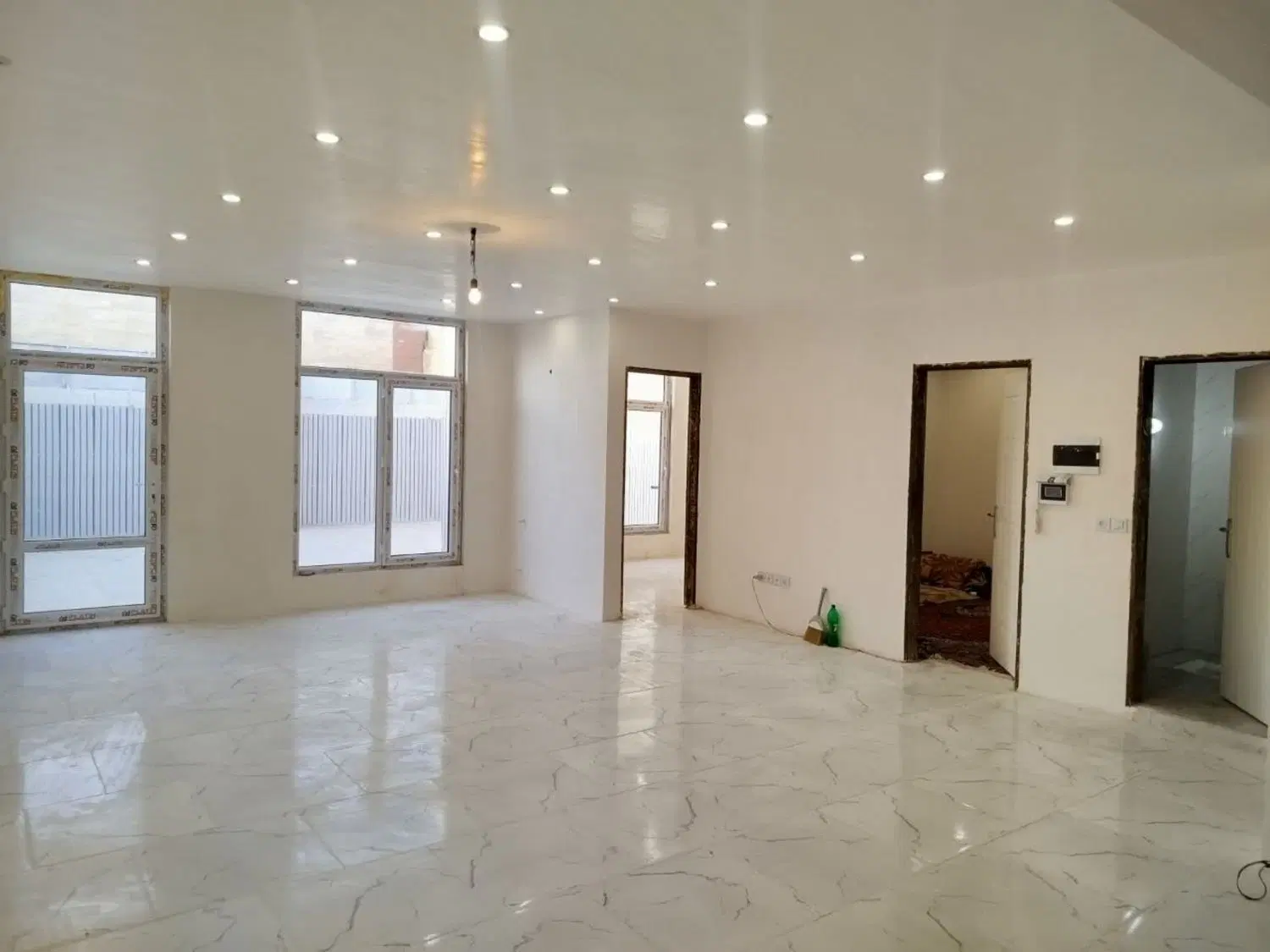 ۱۲۰متر _تراس ۶۰متری _ پارکینگ_ شیک