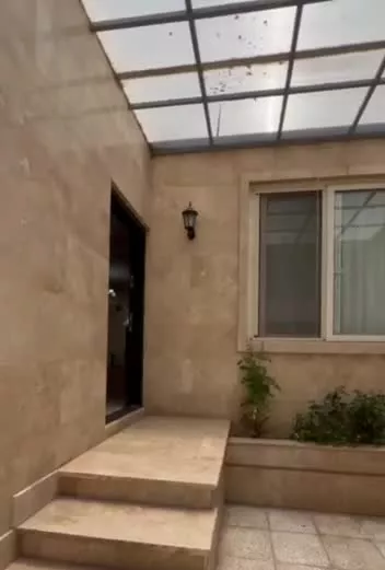 ویلایی لوکس قابل نشیمن و ساخت_مالک هستم