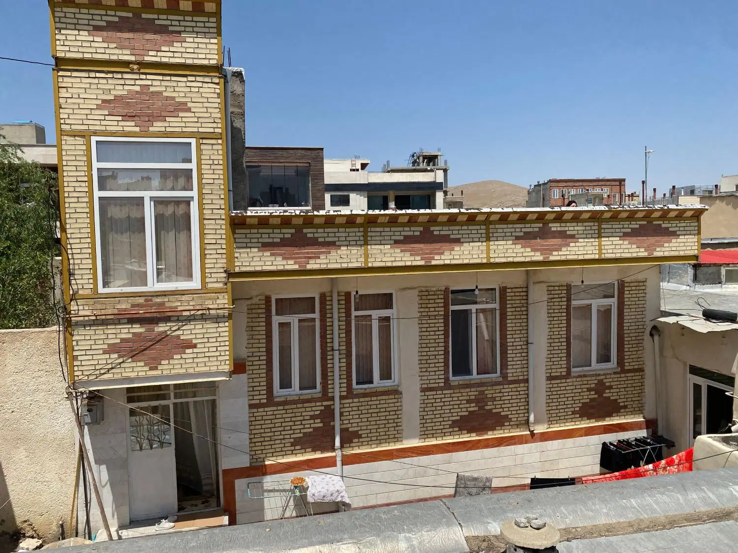 فروش دو دست ساختمان در بازرگان به متراژ ۳۳۰