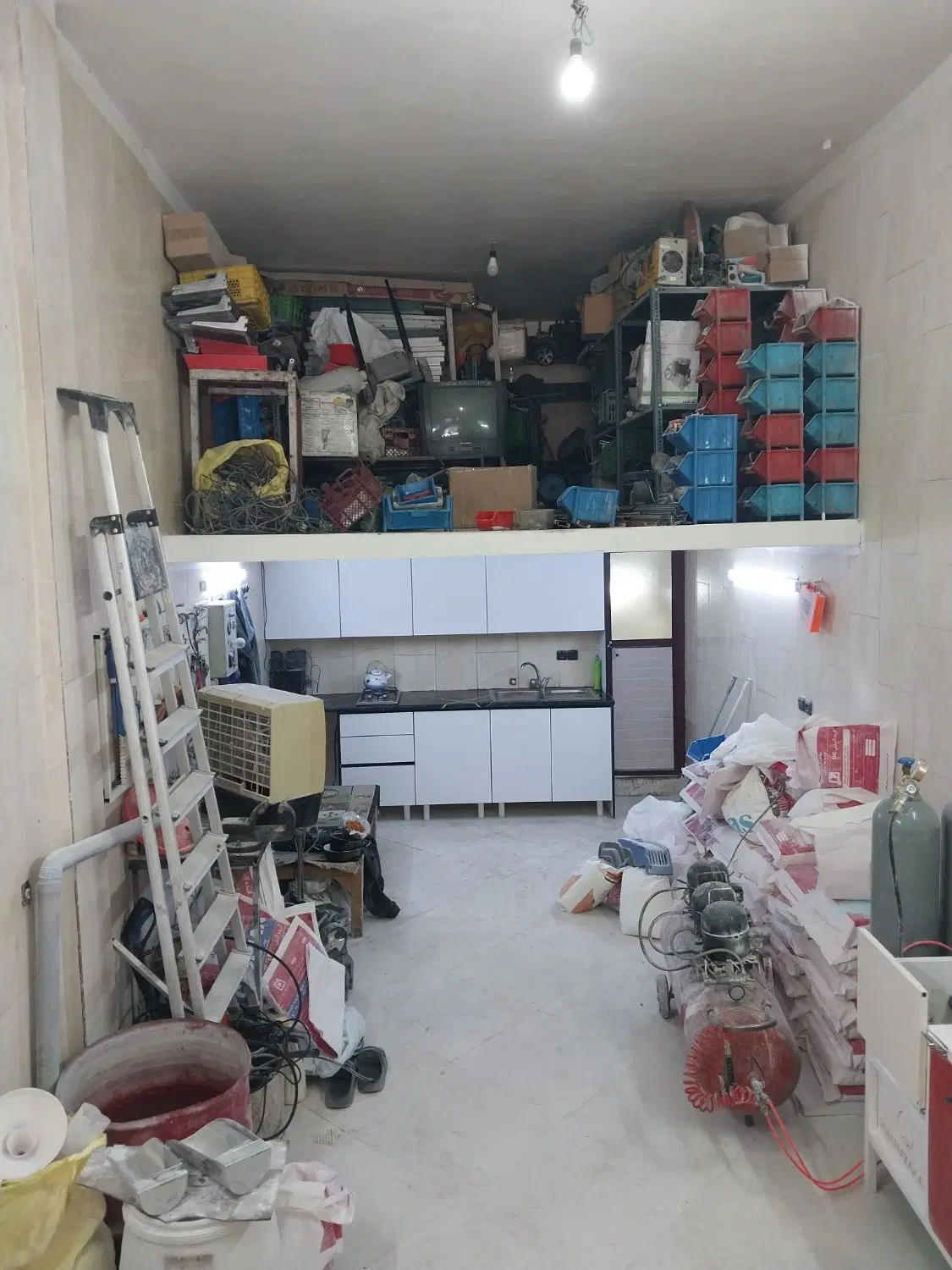 ۴۷ متر مغازه میانجاده