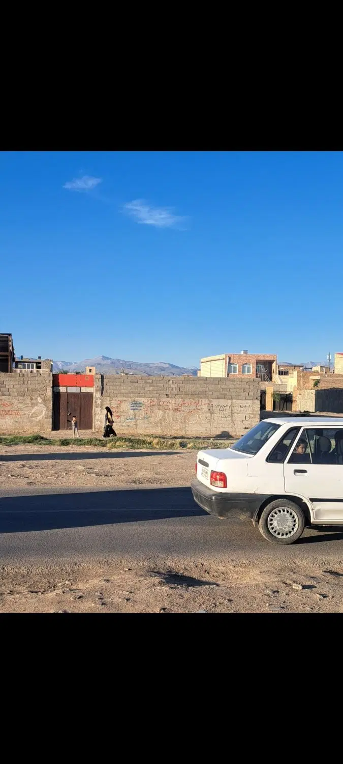 چهاردیواری ۳۰۰ متری بر خیابان  جهت اجاره