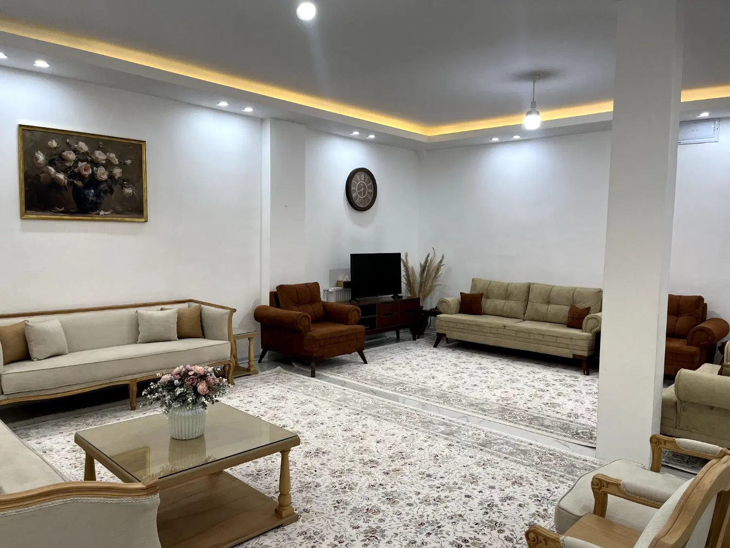 آپارتمان علوم پزشکی 4_19 جنب استخر شین