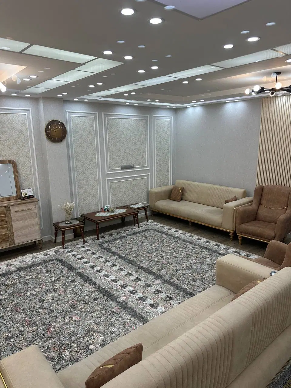 طبقه اول مستقل۸۰متری۲خوابه باپارکینگ بزرگ