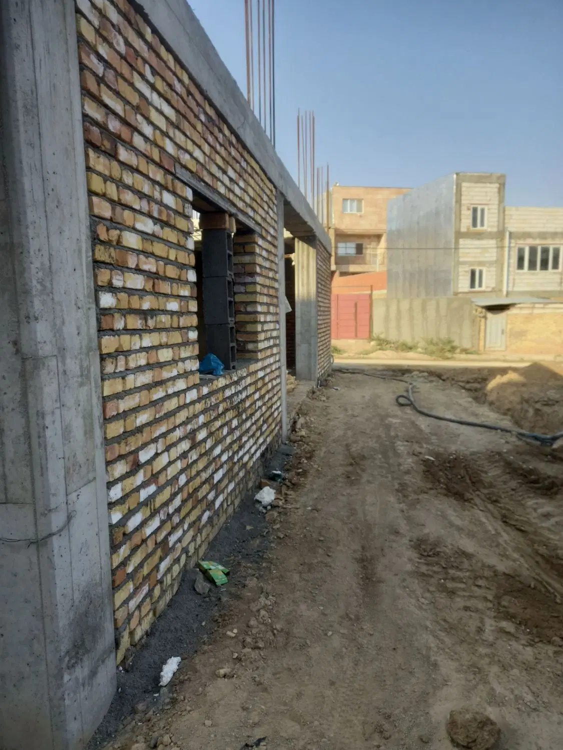 خانه نیمه ساخت