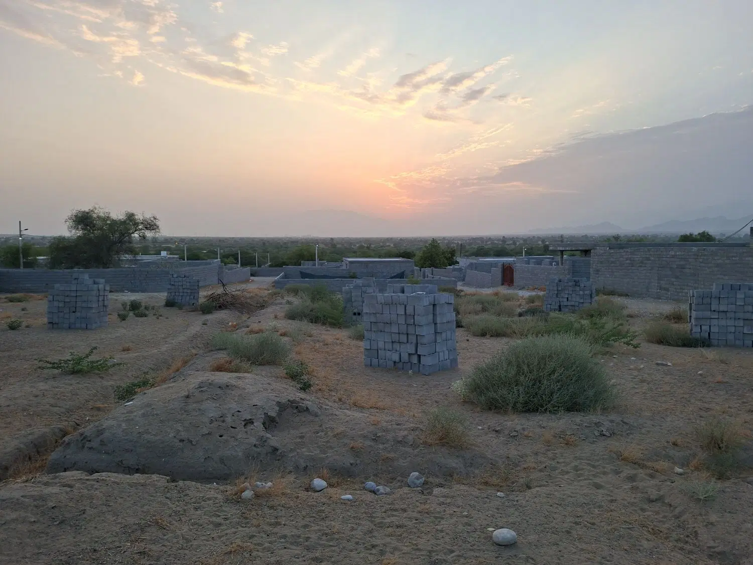 زمین فروشی