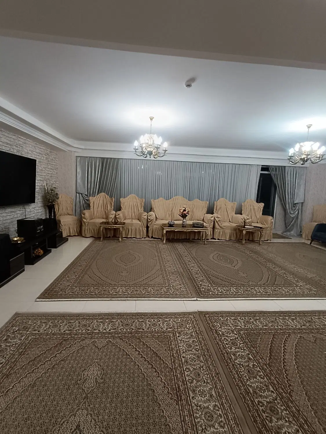 آپارتمان ۱۸۰مترواقع درکوی فیروز