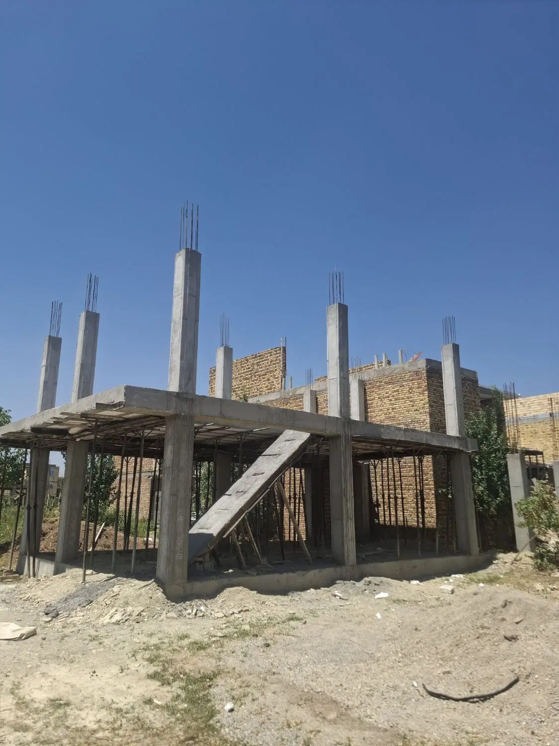 اسکلت واقع در ولنده خیابان گلستان