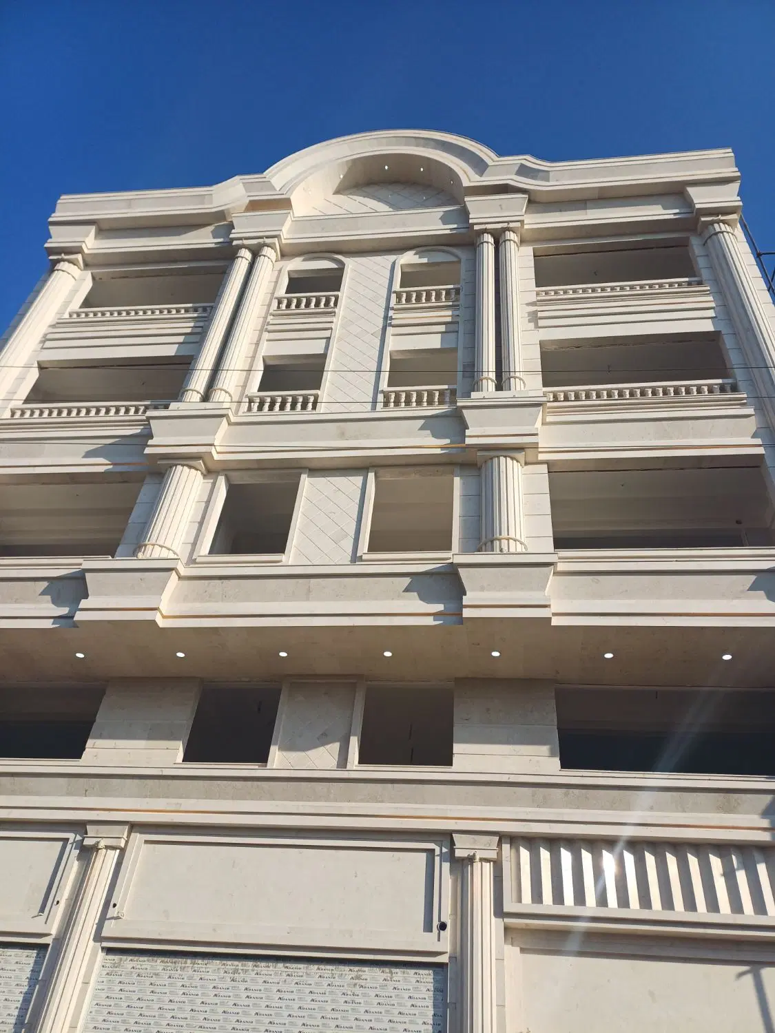 اپارتمان۱۰۰متر رو  نما نور گیر سنددار نوسازکمالشهر